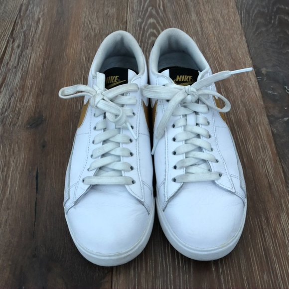 White nike sneakers - Picture 2 of 4